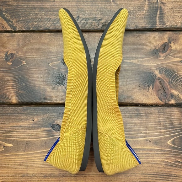 Rothy’s pointed toe flat. Yellow. Size 8 - Picture 3 of 7